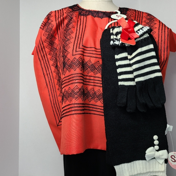 Long Scarf and gloves by So Blk and Wht striped - Picture 3 of 8